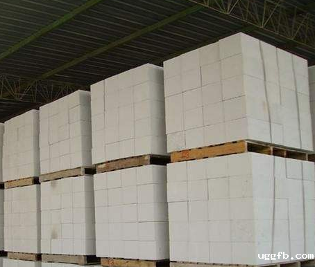 AAC砌块为什么要使用专用粘结剂和干法施工？